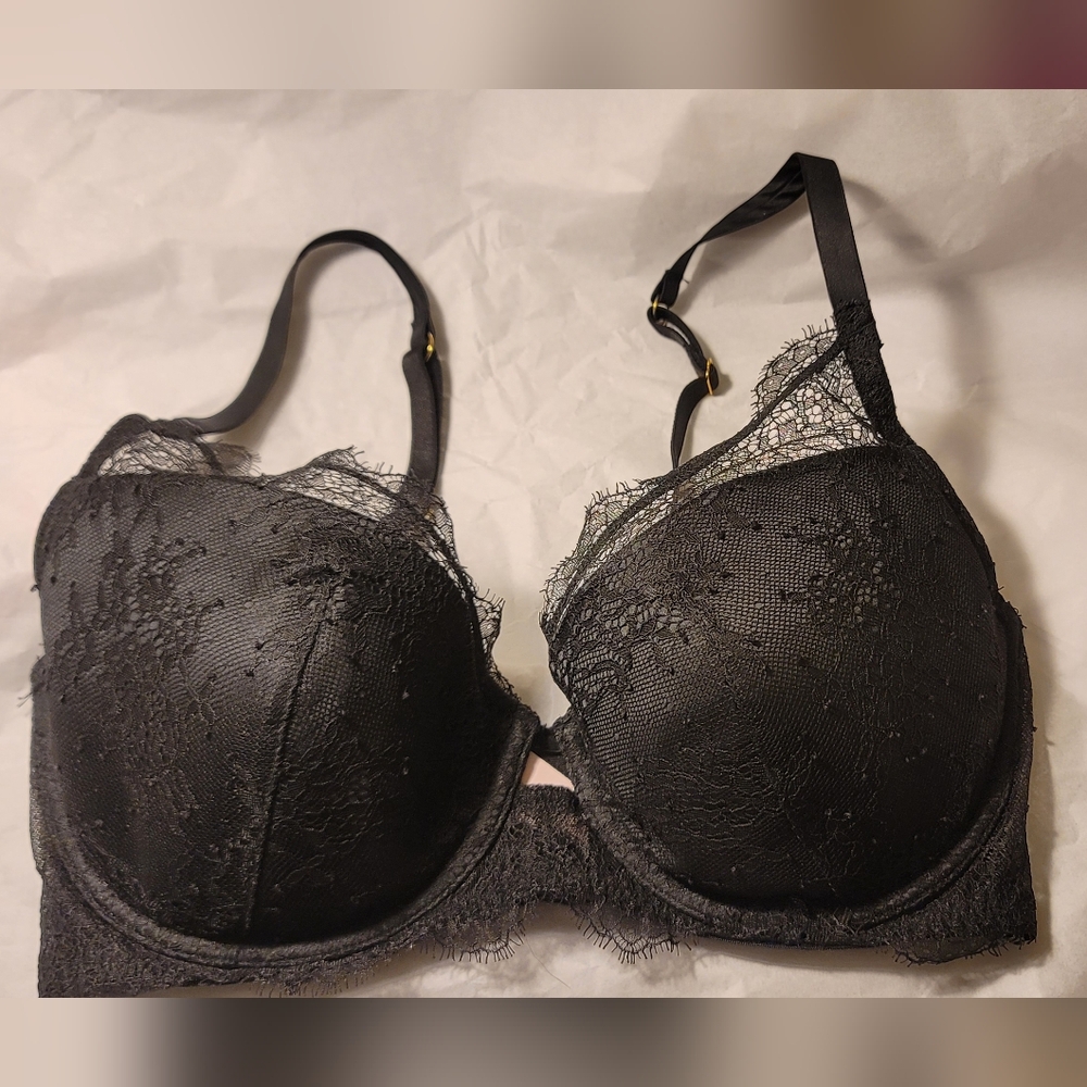 Victoria's Secret - Lined Plunge Lace Black Bra EUC (36DD)